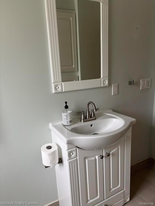 1618 E Lincoln Ave, Royal Oak, MI 48067 - bathroom featuring vanity
