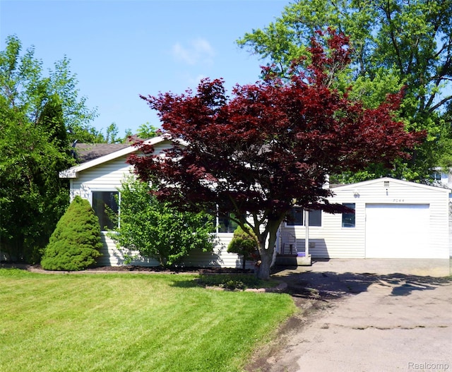 7044 Desmond Rd, Waterford, MI 48329 - photo 1