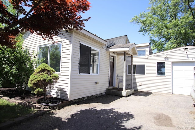 7044 Desmond Rd, Waterford, MI 48329 - photo 2