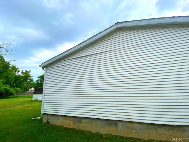 5424 Hughes Rd, Lansing, MI 48911 - view of side of property featuring a yard