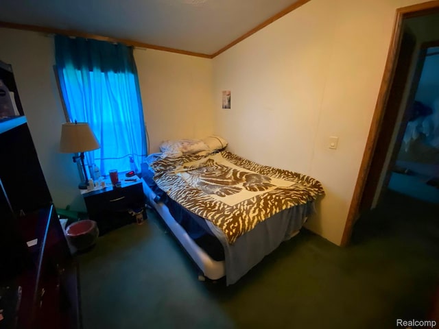 5424 Hughes Rd, Lansing, MI 48911 - carpeted bedroom with crown molding