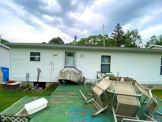 5424 Hughes Rd, Lansing, MI 48911 - back of property with a wooden deck