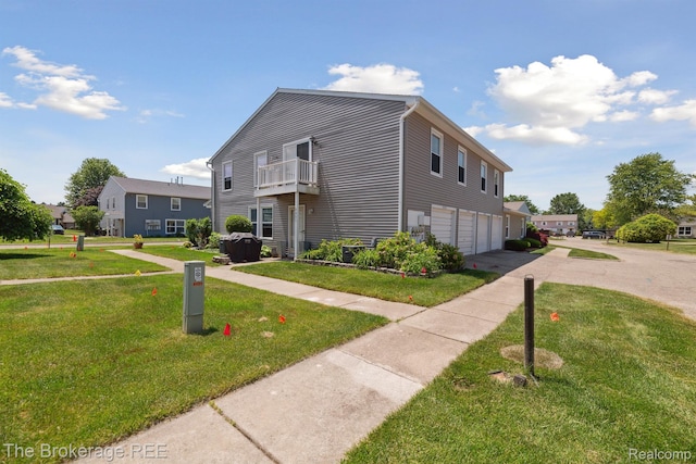 9451 Parkwood N, Davison, MI 48423 - view of property with a garage and driveway
