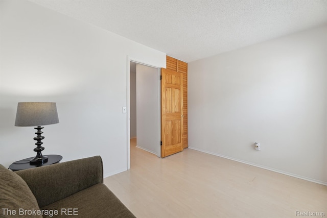 9451 Parkwood N, Davison, MI 48423 - living area featuring light wood-style flooring and a textured ceiling