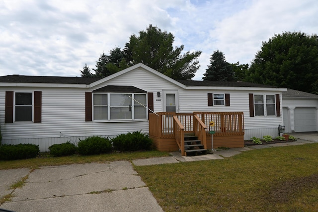 4105 Sawgrass Trl, Muskegon, MI 49442 - manufactured / mobile home with a front yard