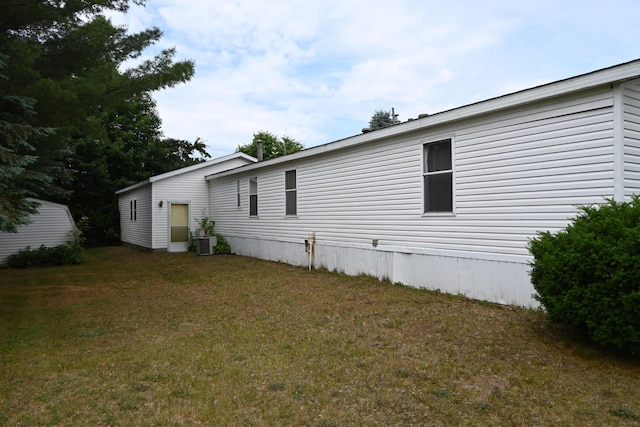 4105 Sawgrass Trl, Muskegon, MI 49442 - view of side of property featuring a lawn and a cooling unit