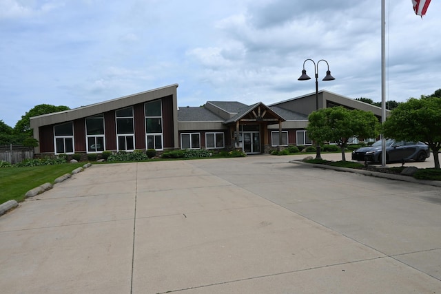 4105 Sawgrass Trl, Muskegon, MI 49442 - view of building exterior featuring uncovered parking