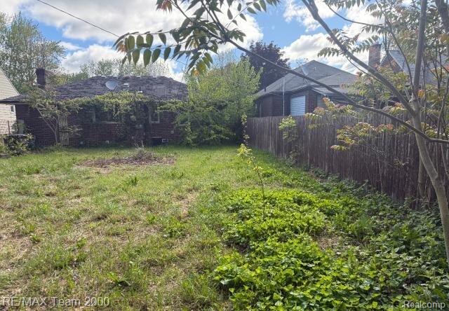 3929 Grayton St, Detroit, MI 48224 - view of yard