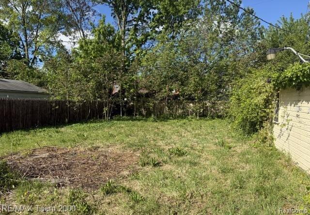 3929 Grayton St, Detroit, MI 48224 - view of yard