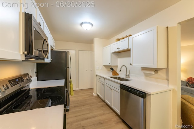 16591MIDDLEBELTRD Middlebelt Rd Unit 4, Livonia, MI 48154 - kitchen with stainless steel appliances, white cabinetry, light wood-style flooring, and light countertops