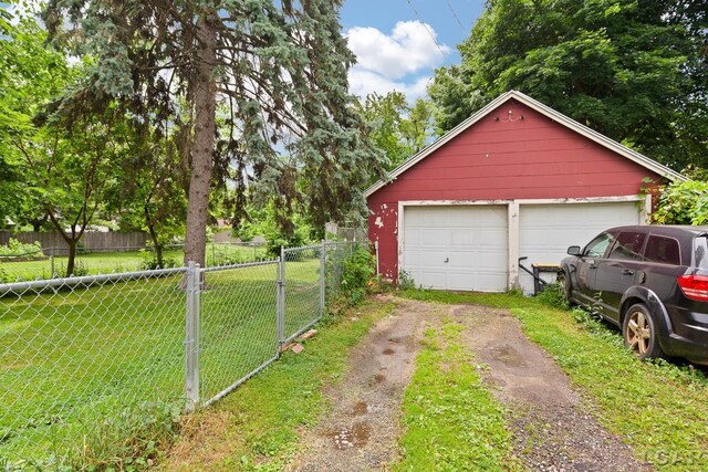 121 W Beecher St, Adrian, MI 49221 - photo 30