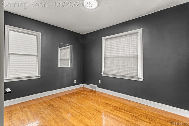 25545 Oakland Dr, Dearborn Heights, MI 48125 - photo 19