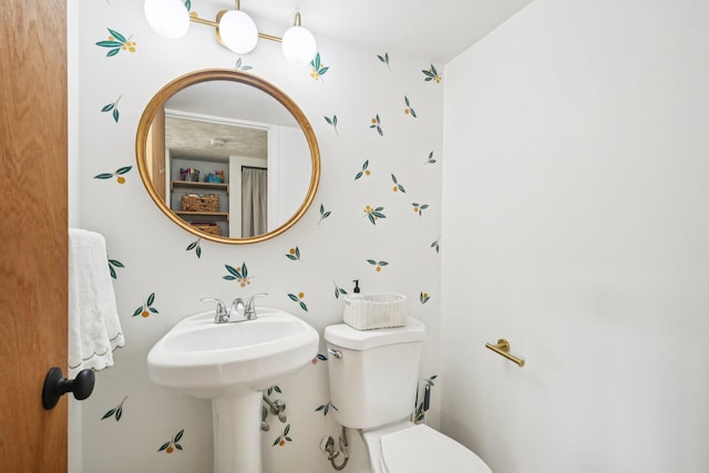 9241 Abbey Ln, Ypsilanti, MI 48198 - bathroom with toilet