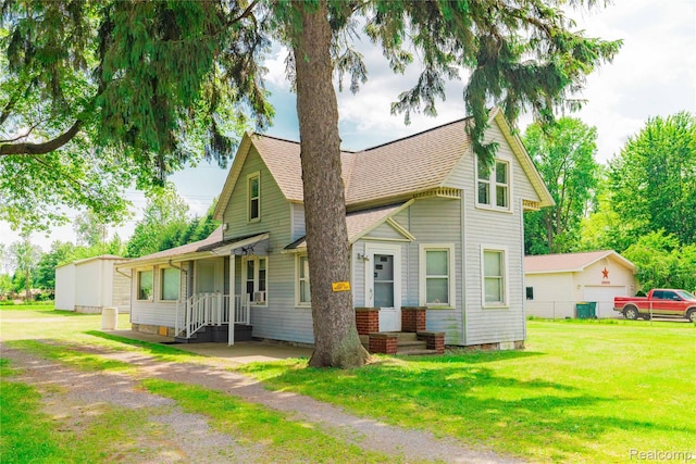 29463 Sibley Rd, Romulus, MI 48174 - view of front of property featuring a front lawn and a shingled roof