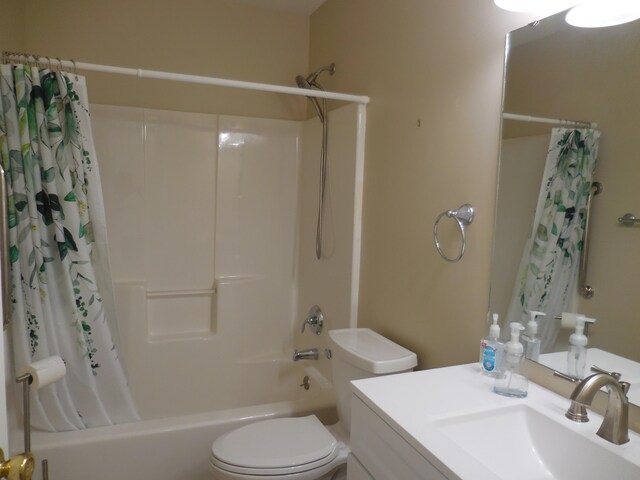 8103 Robinbrook St, Richland, MI 49083 - full bath with shower / bath combo with shower curtain and vanity