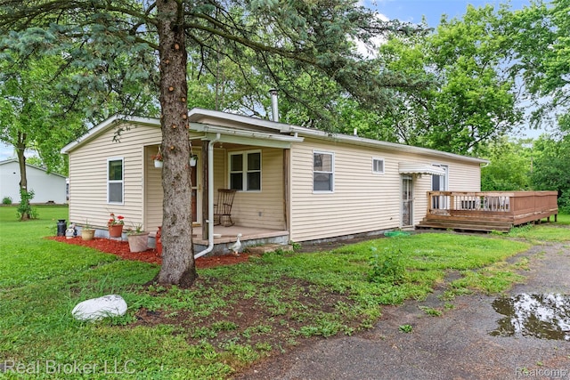 1059 Morris Hills Pkwy, Mount Morris, MI 48458 - view of front of property featuring a porch, a front yard, and a deck
