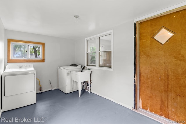 1059 Morris Hills Pkwy, Mount Morris, MI 48458 - laundry room with independent washer and dryer and baseboards