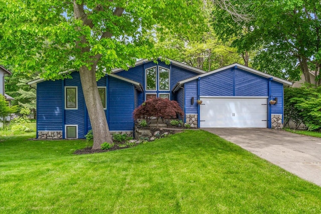 6767 Knollview Dr, Hudsonville, MI 49426 - mid-century home featuring driveway, a garage, a front lawn, and stone siding