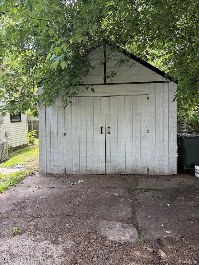 21738 Evergreen St, Saint Clair Shores, MI 48082 - view of shed