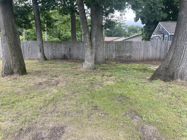 1111 S Quarterline Rd, Muskegon, MI 49442 - view of yard