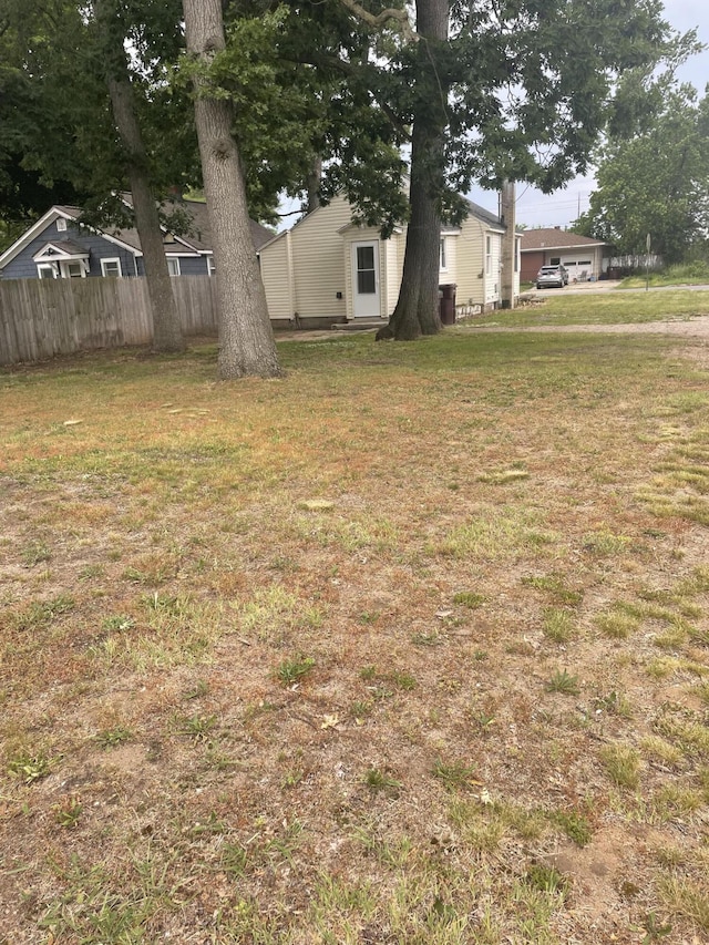 1111 S Quarterline Rd, Muskegon, MI 49442 - view of yard