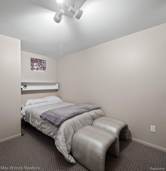 6224 Bromley Ct, West Bloomfield, MI 48322 - carpeted bedroom with baseboards