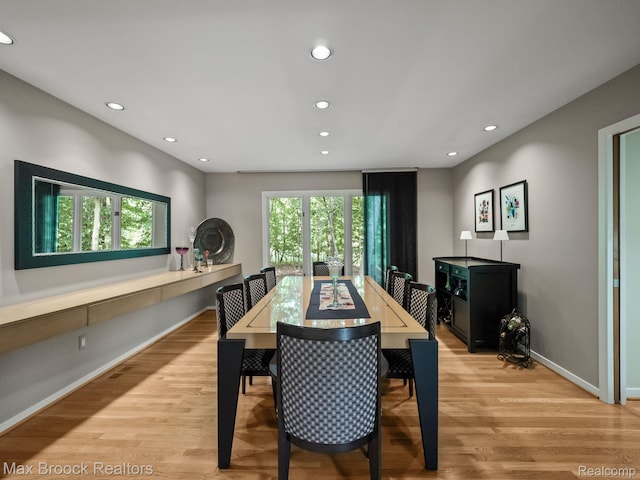 6224 Bromley Ct, West Bloomfield, MI 48322 - dining area with light wood-style floors and recessed lighting