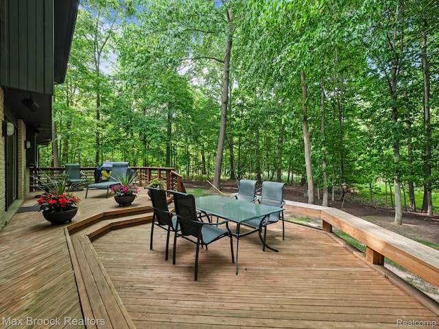 6224 Bromley Ct, West Bloomfield, MI 48322 - deck with outdoor dining space
