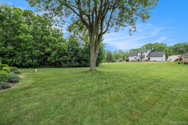6392 Mckenzie Dr, Flint, MI 48507 - view of grassy yard