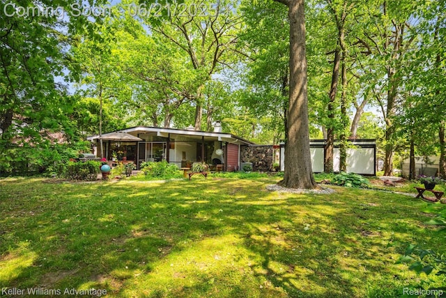 5959 Rosetta St, Dearborn Heights, MI 48127 - view of grassy yard
