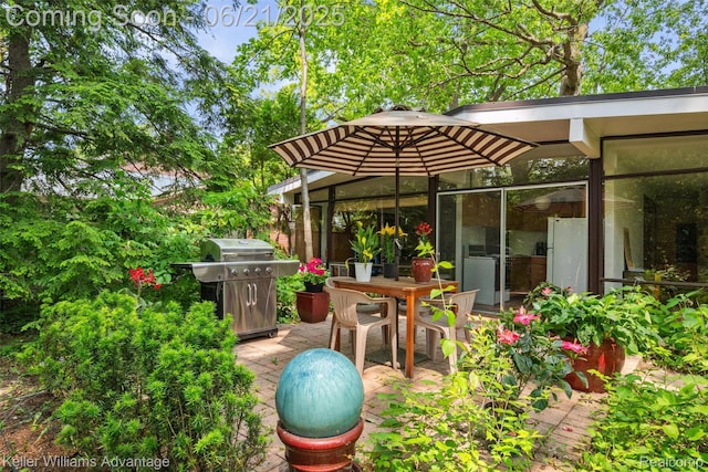 5959 Rosetta St, Dearborn Heights, MI 48127 - view of yard with outdoor dining area