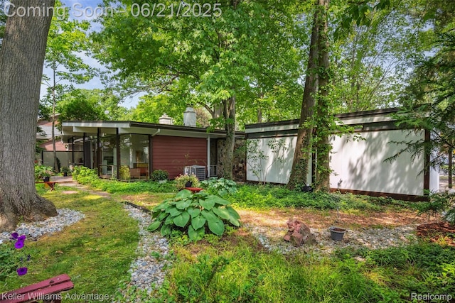 5959 Rosetta St, Dearborn Heights, MI 48127 - view of yard with a storage shed and a sunroom