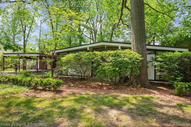 5959 Rosetta St, Dearborn Heights, MI 48127 - view of yard
