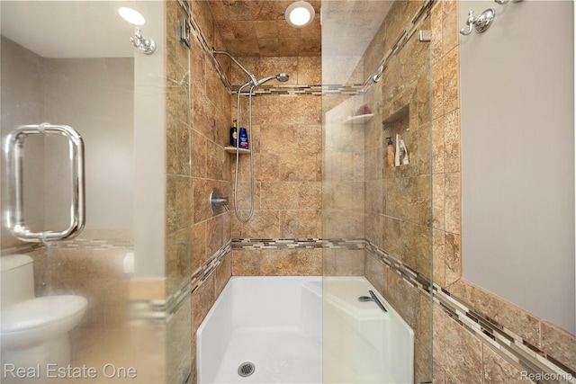 25006 Davenport Ave, Novi, MI 48374 - full bathroom featuring a tile shower and toilet