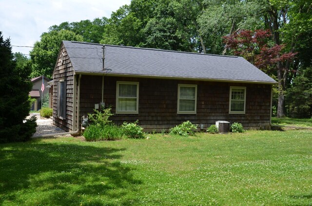 11279 E Cd Ave, Richland, MI 49083 - view of front of home with a shingled roof and a front yard