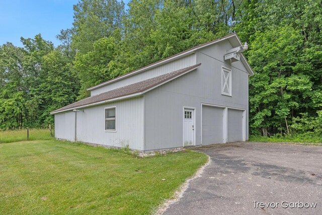 6770 Rivers Edge Ln, Middleville, MI 49333 - garage with a detached garage