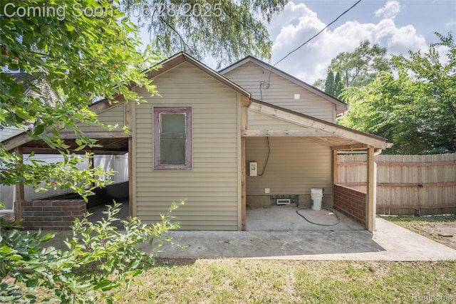 785 Kenilworth Ave, Pontiac, MI 48340 - rear view of house featuring a patio area