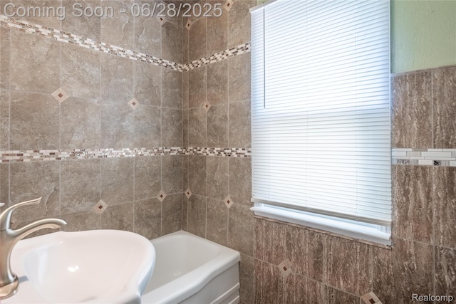 785 Kenilworth Ave, Pontiac, MI 48340 - full bathroom with tile walls and a tub to relax in