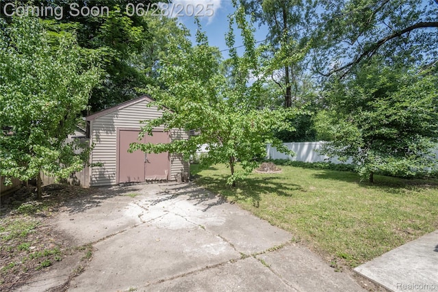 785 Kenilworth Ave, Pontiac, MI 48340 - view of yard featuring a shed and a water view
