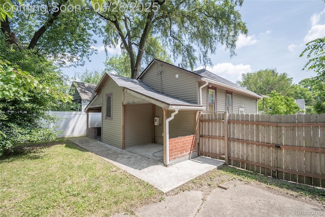 785 Kenilworth Ave, Pontiac, MI 48340 - rear view of house featuring a fenced backyard, a shingled roof, and a patio