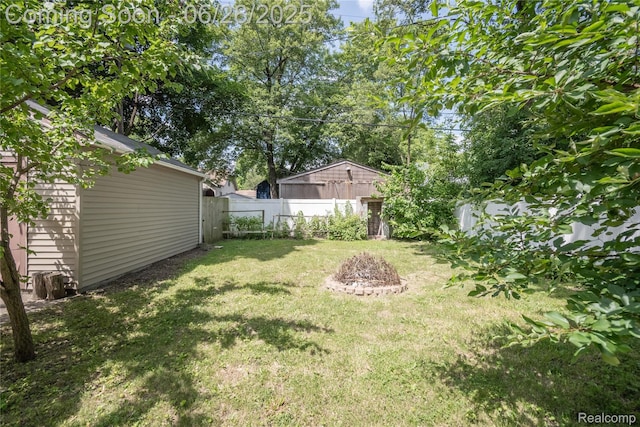 785 Kenilworth Ave, Pontiac, MI 48340 - view of yard