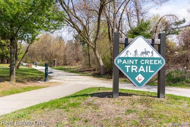 1106 Kings Cove Dr Unit 355, Rochester, MI 48306 - exterior space
