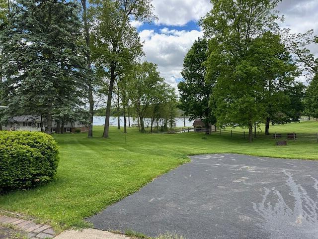 395 Hyannis Hills Dr, Tekonsha, MI 49092 - view of green lawn