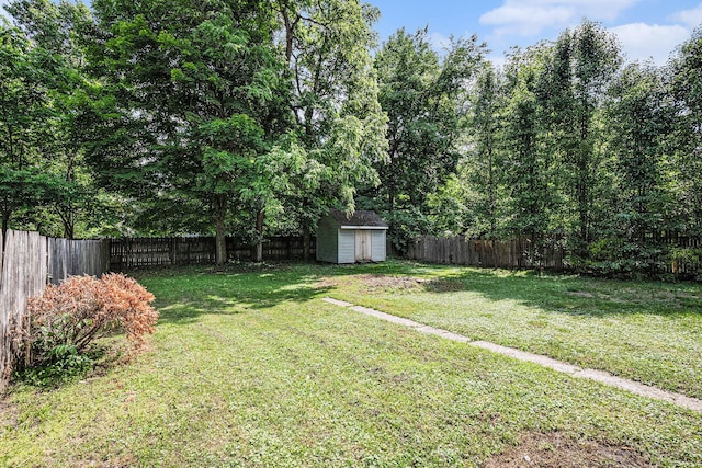556 Union St, Niles, MI 49120 - fenced backyard with a storage unit