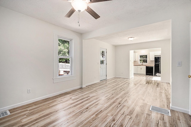 556 Union St, Niles, MI 49120 - unfurnished room with light wood-style floors, a textured ceiling, and ceiling fan