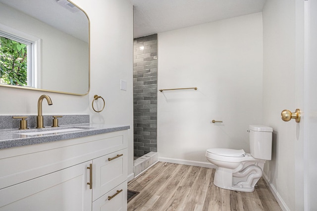 556 Union St, Niles, MI 49120 - bathroom with vanity, a tile shower, and wood finished floors