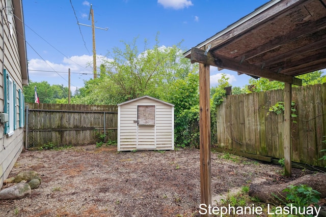 169 S Linda St NE, Cedar Springs, MI 49319 - fenced backyard featuring a storage shed