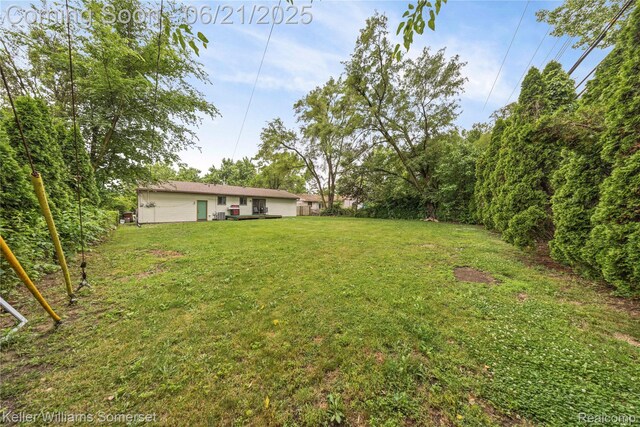 3123 W Utica Rd, Shelby Twp, MI 48317 - view of grassy yard