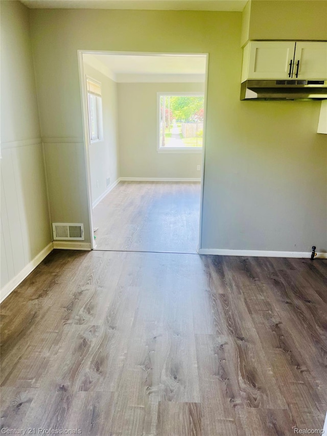14463 Leonard Ave, Warren, MI 48089 - unfurnished room featuring wood finished floors and baseboards
