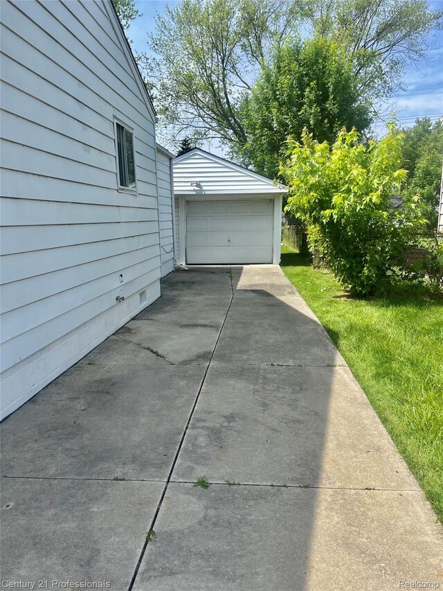 14463 Leonard Ave, Warren, MI 48089 - view of detached garage